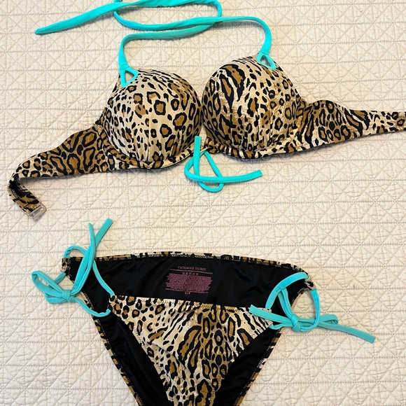 Bikinis - Picture 2 of 8